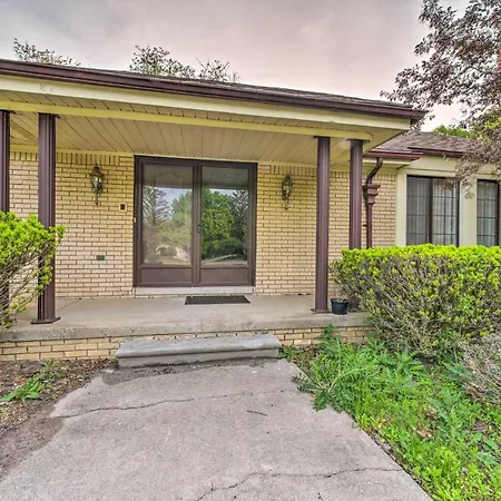 Cozy West Bloomfield Home - Fishing Nearby!